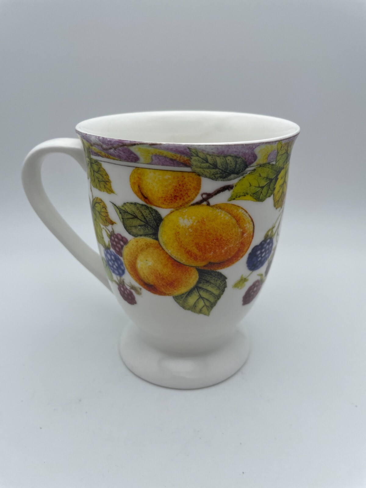 Elizabethan Chatsworth Peach Mug Footed 10 oz Bone China Fruits UK Cup C37