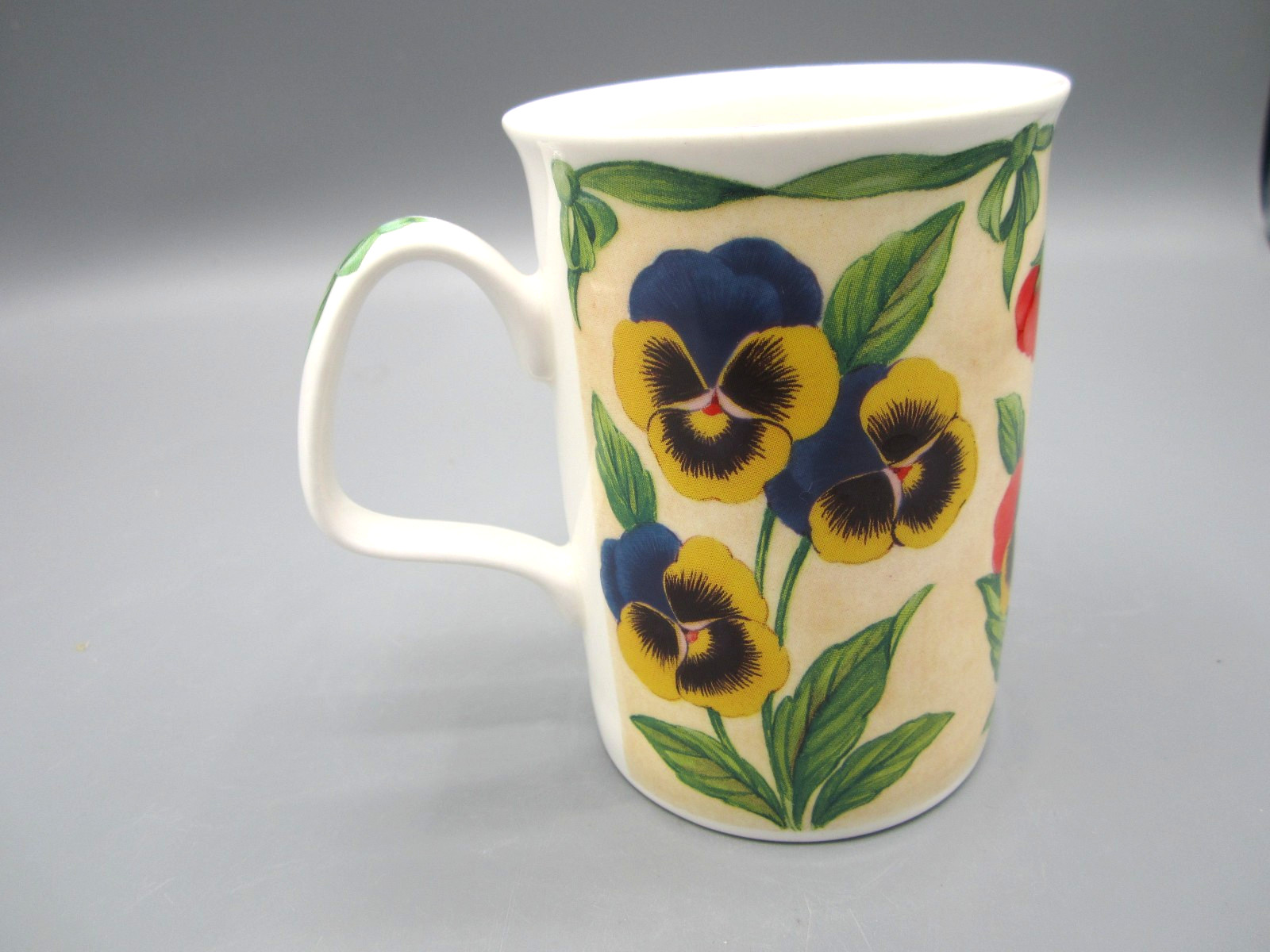 Roy Kirkham England Viola Floral VTG 2000 Multicolor on Yellow White 11 oz (486)