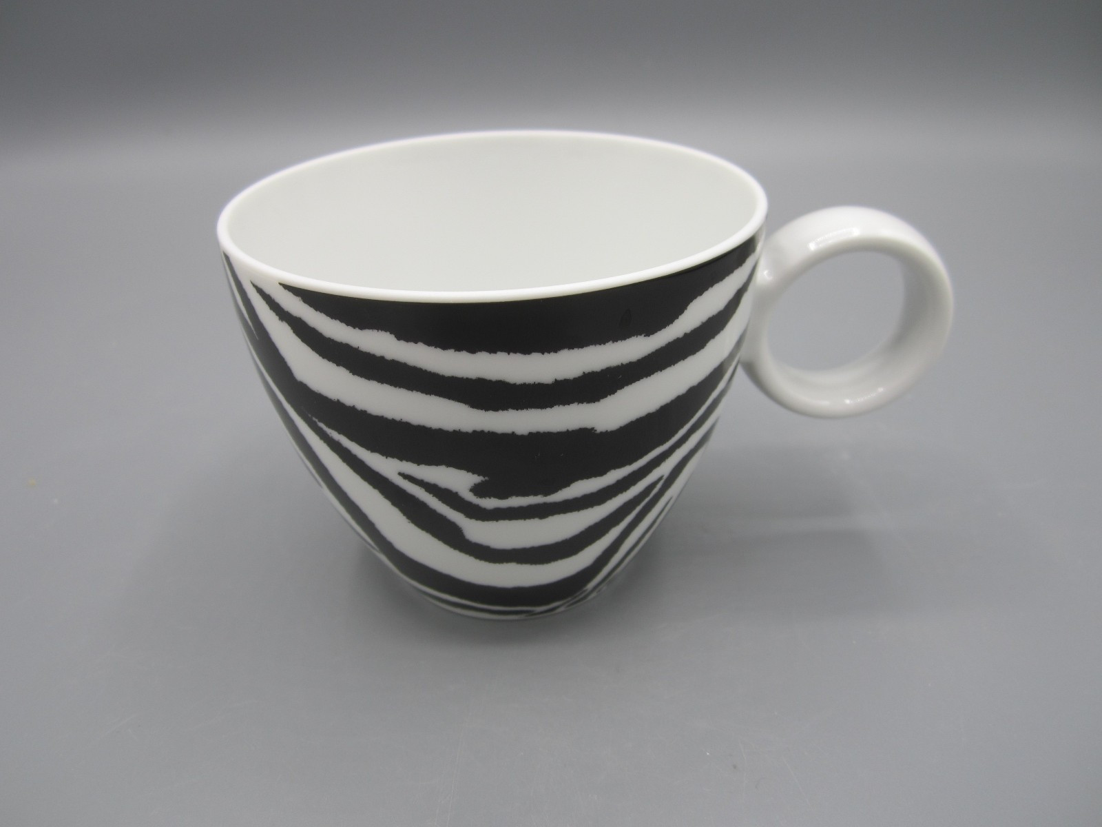 Pair Dana Buchman Rosenthal Germany Zebra Pattern Tea Cup Saucer 8 oz. (259)