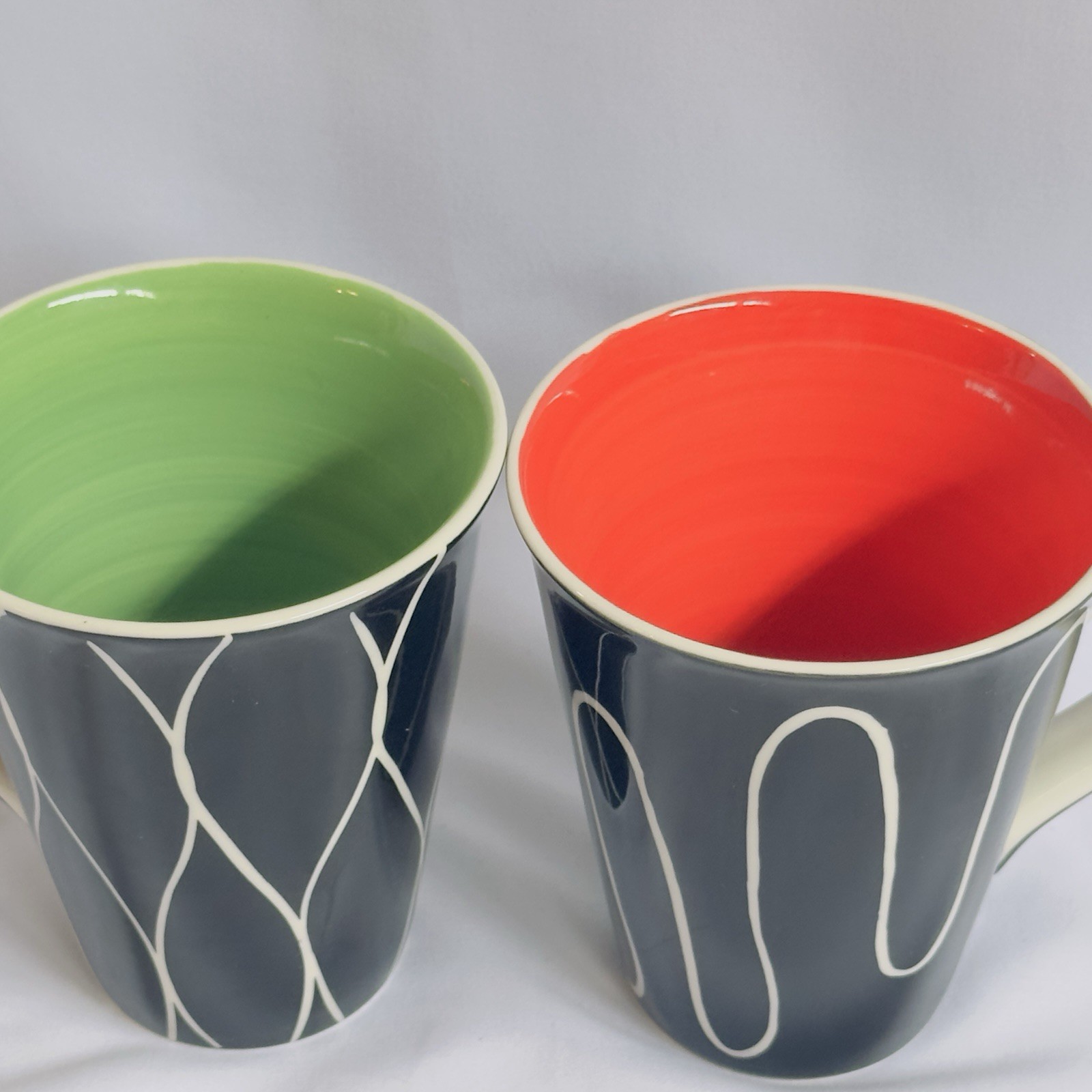 2 Coffee & Tea Art Deco Mugs Cups Hues N Brews Black Red Green Ceramic Kitchen