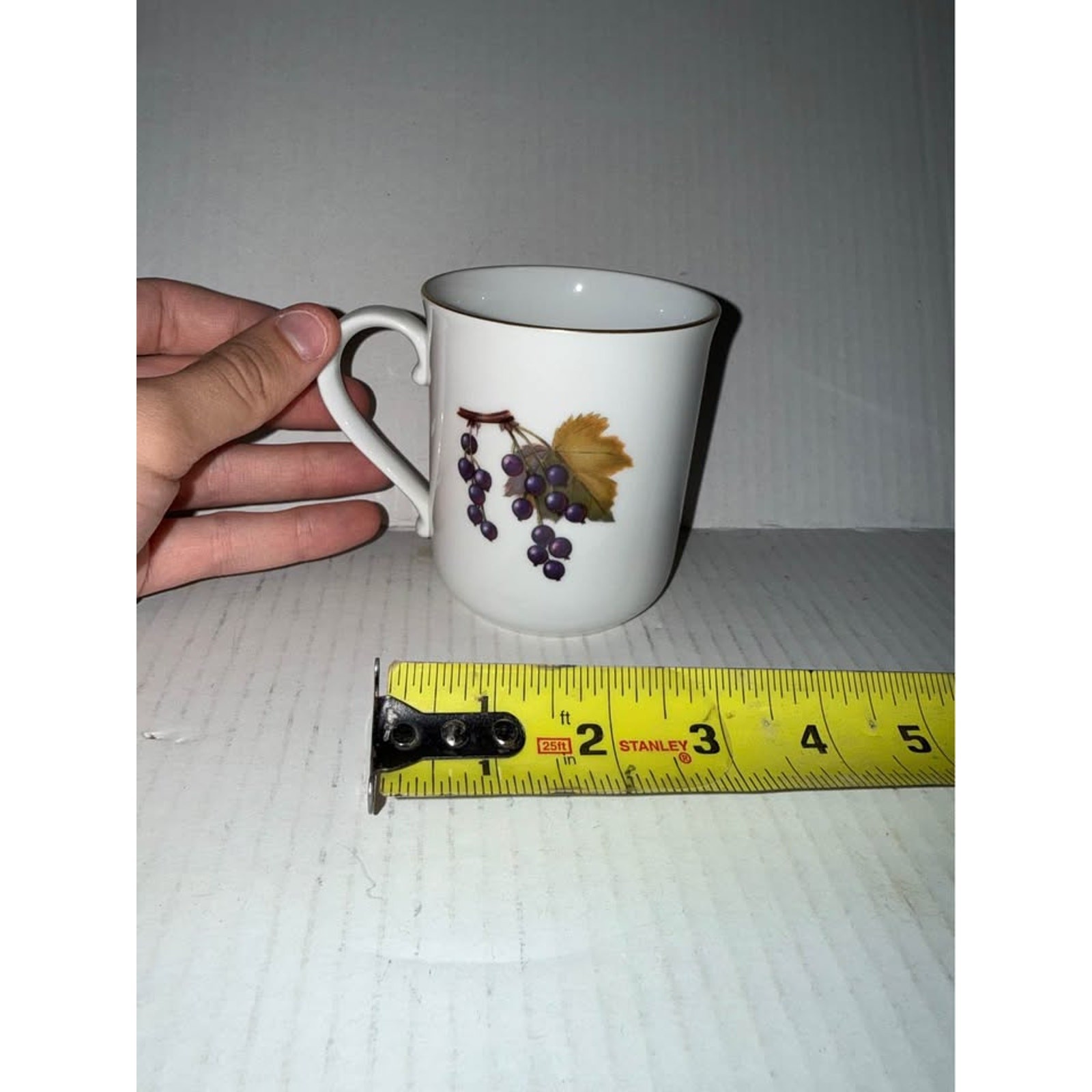 ROYAL WORCESTER EVESHAM PORCELAIN CHINA COFFEE TEA CUP GOLD RIM ENGLAND MINT