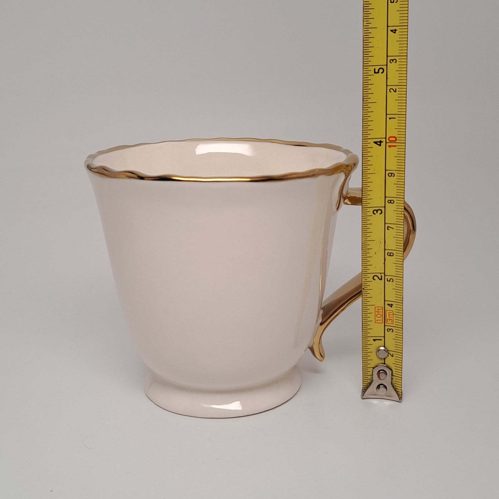 Set Of 2 Anthropologie Benedita Bow Gold Stoneware Coffee Mugs 11.5 oz