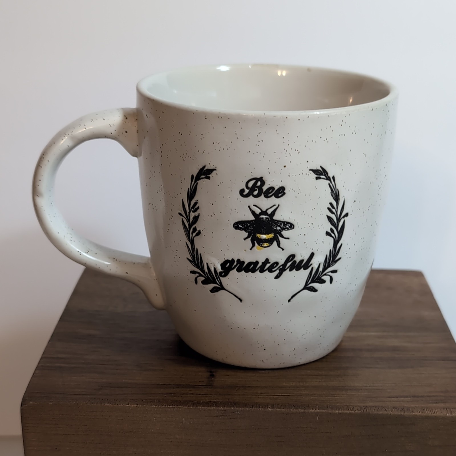 The Speckle Collection Bee Grateful Ceramic Coffee Mug 16 fl oz Speckled
