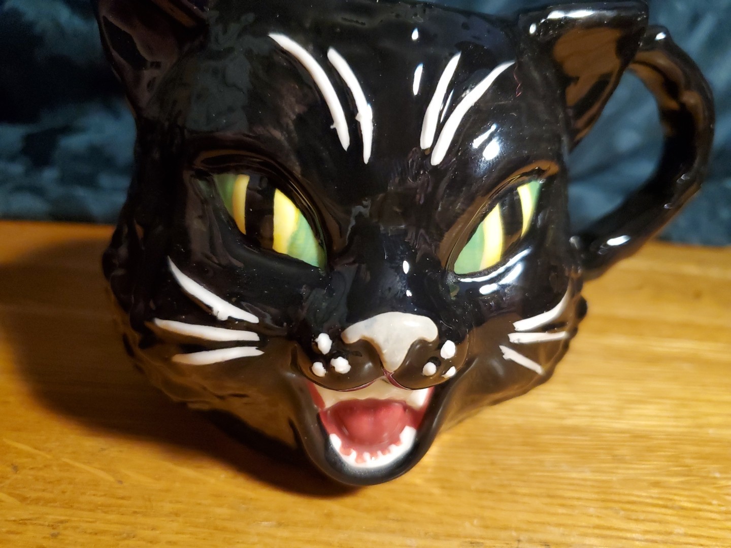 Williams Sonoma Halloween Figural Stoneware Spooky Black Cat 4″ Coffee Mug 2025