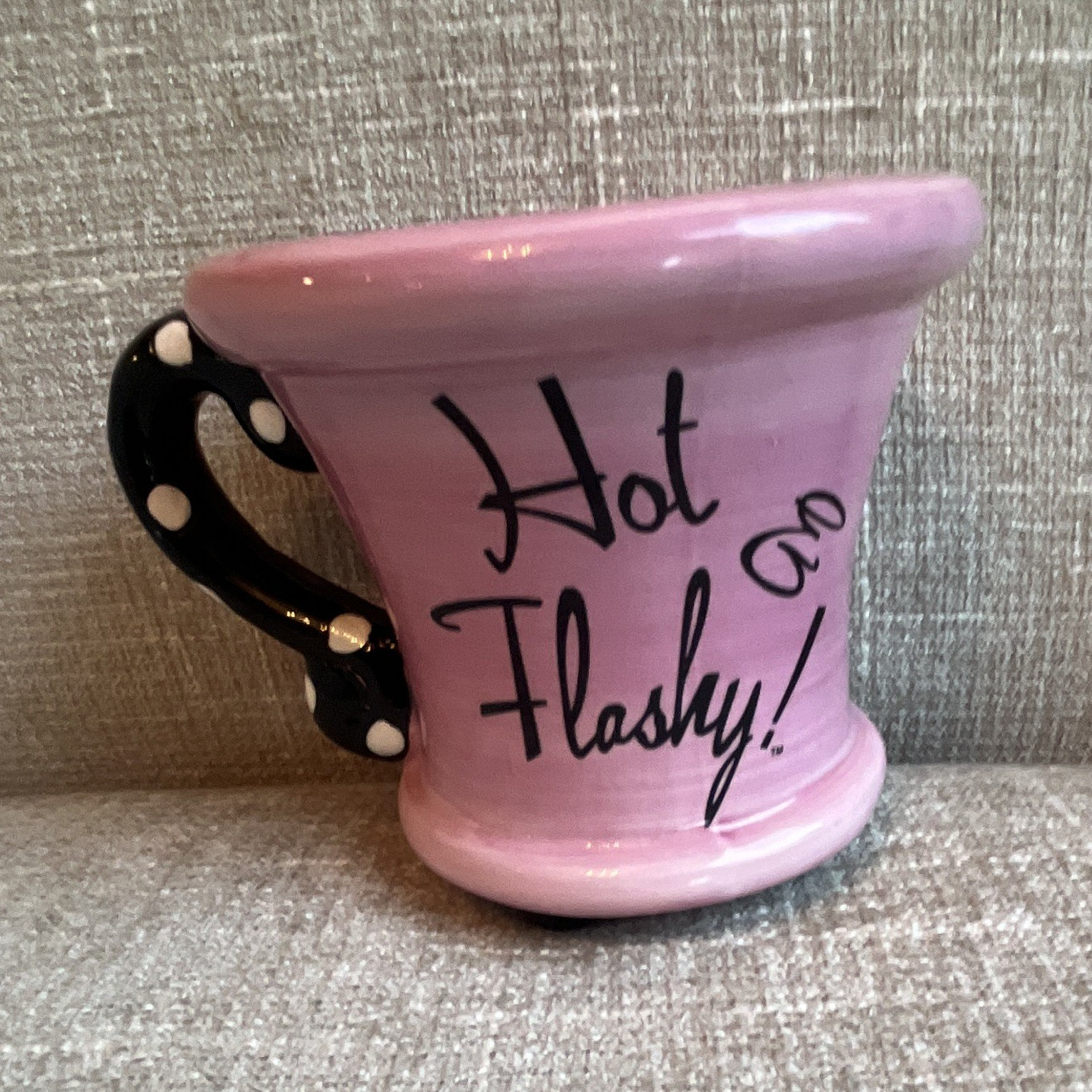 “Hot Flashy!” Pink Ceramic Novelty Coffee Mug Black/White Polka Dot Handle 11oz