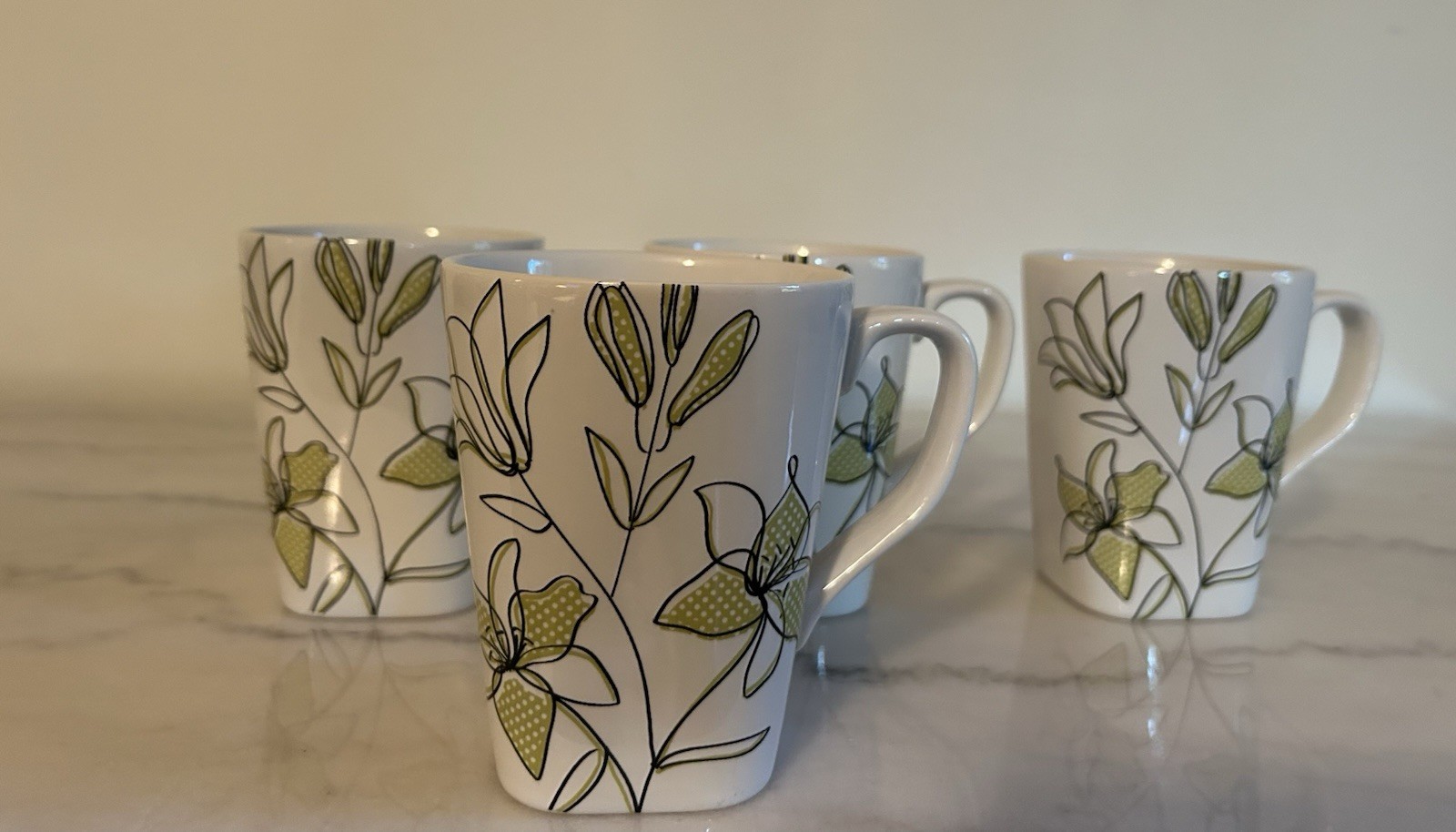 Set of 4 Coventry Fine Porcelain Lily Blossom Floral Tea Coffee Mugs 4.5”