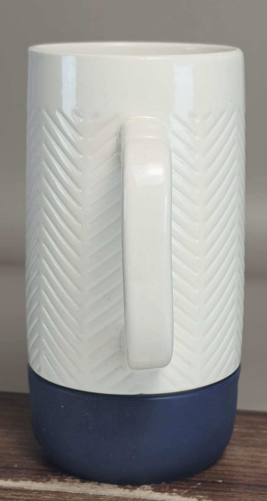Ello Jane Large 18 oz White/Navy Blue Non-Slip Base Travel Mug