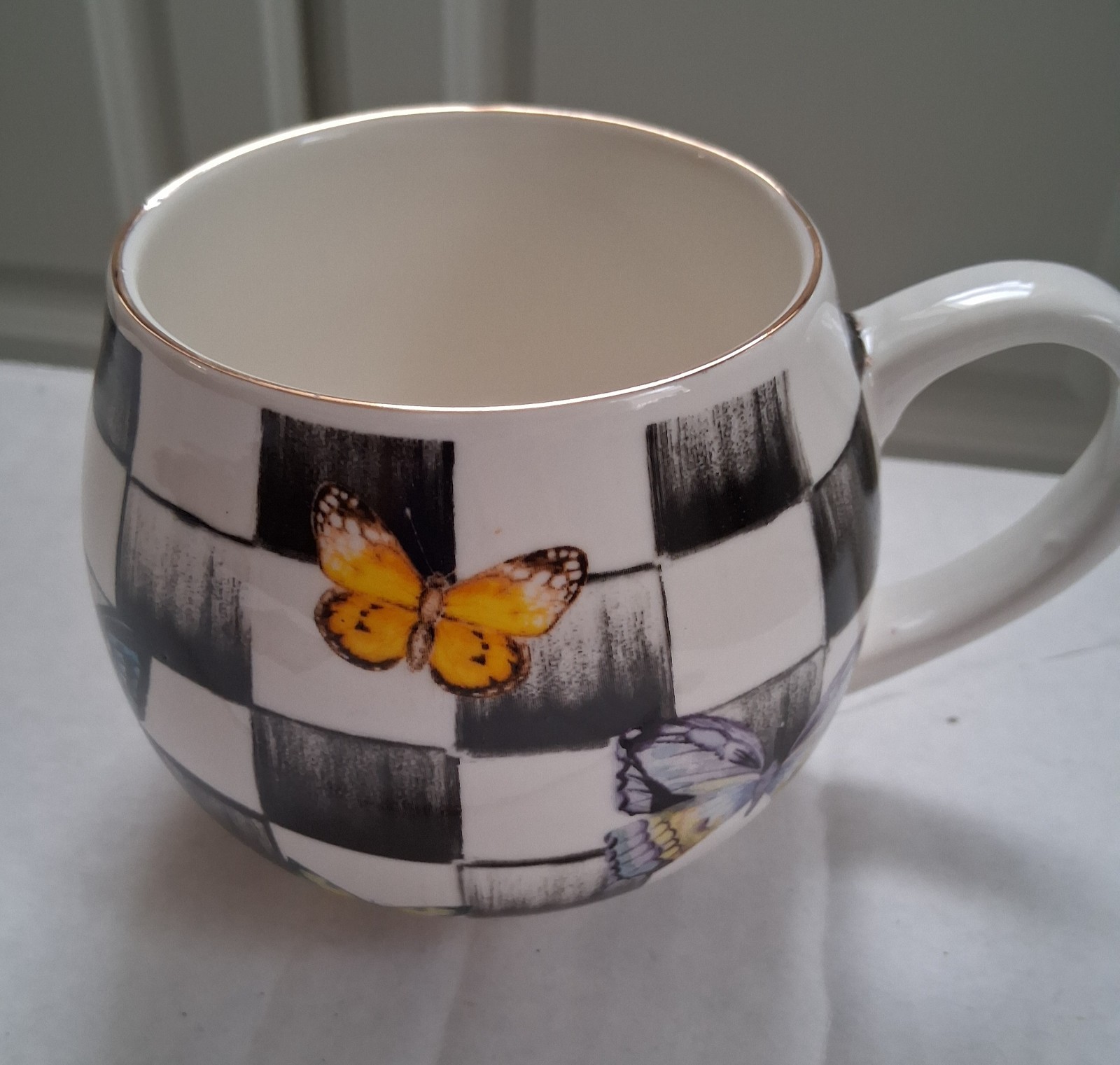 Butterfly Coffee Mug – Butterfly Rounded Coffee Mug with 9 Butterflies NEW