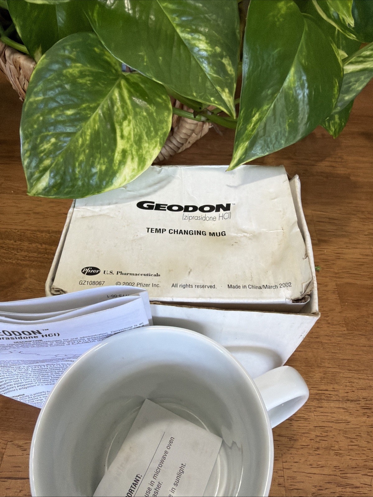 Vintage Pfizer Geodon Ziprasidone HCl Color Changing Pharma Rep Coffee Mug Rare