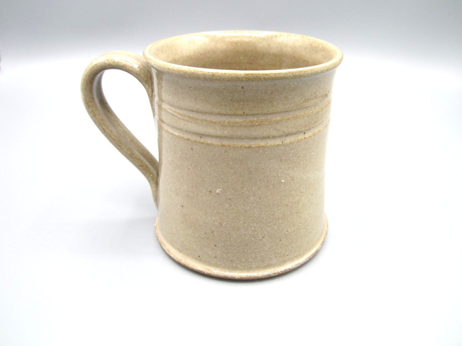 Studio Art Jugtown Ware Hand Made & Painted Tan with Blue Flower Mug 12 oz (268)