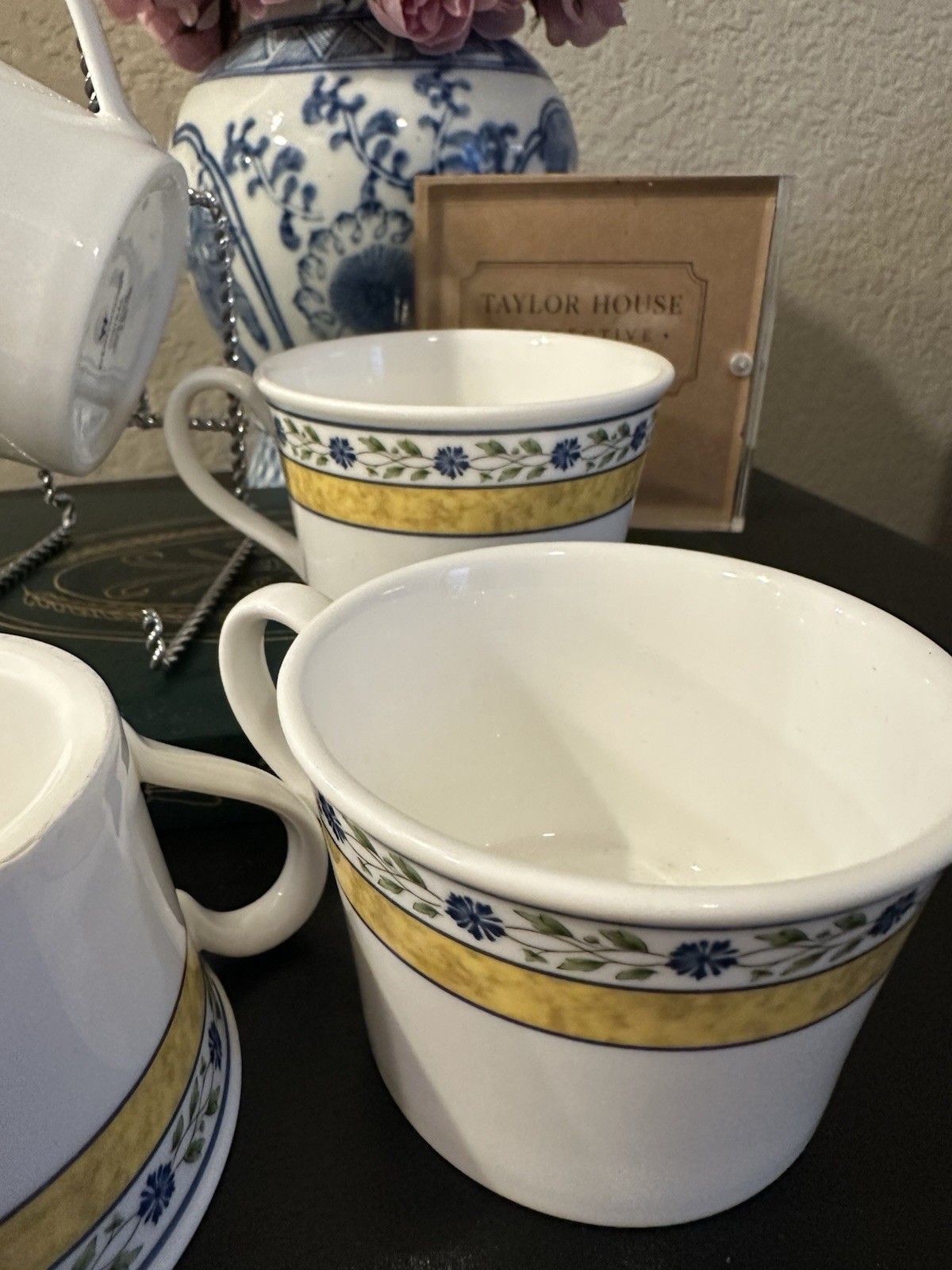 Wedgwood Mistral Bone China Floral Decor Coffee Mugs Set of 4 9 fl oz