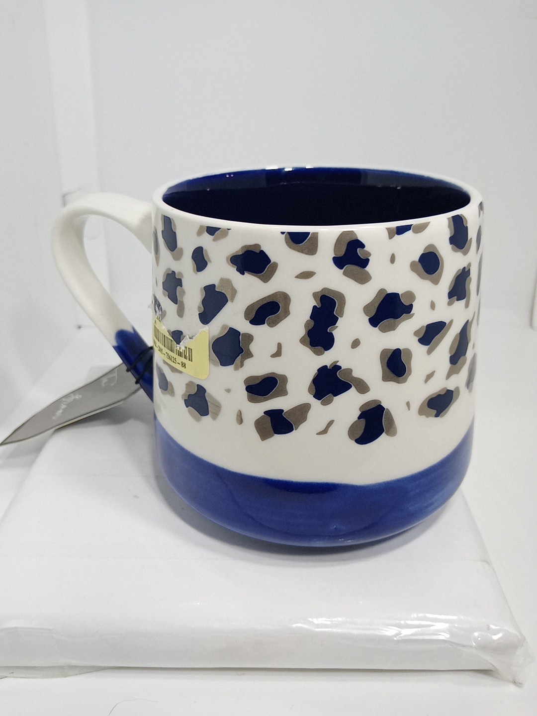 LEOPARD PRINT COFFEE MUG. CHEETAH PRINT COFFEE MUG. TAPERED DECO MUG. B401